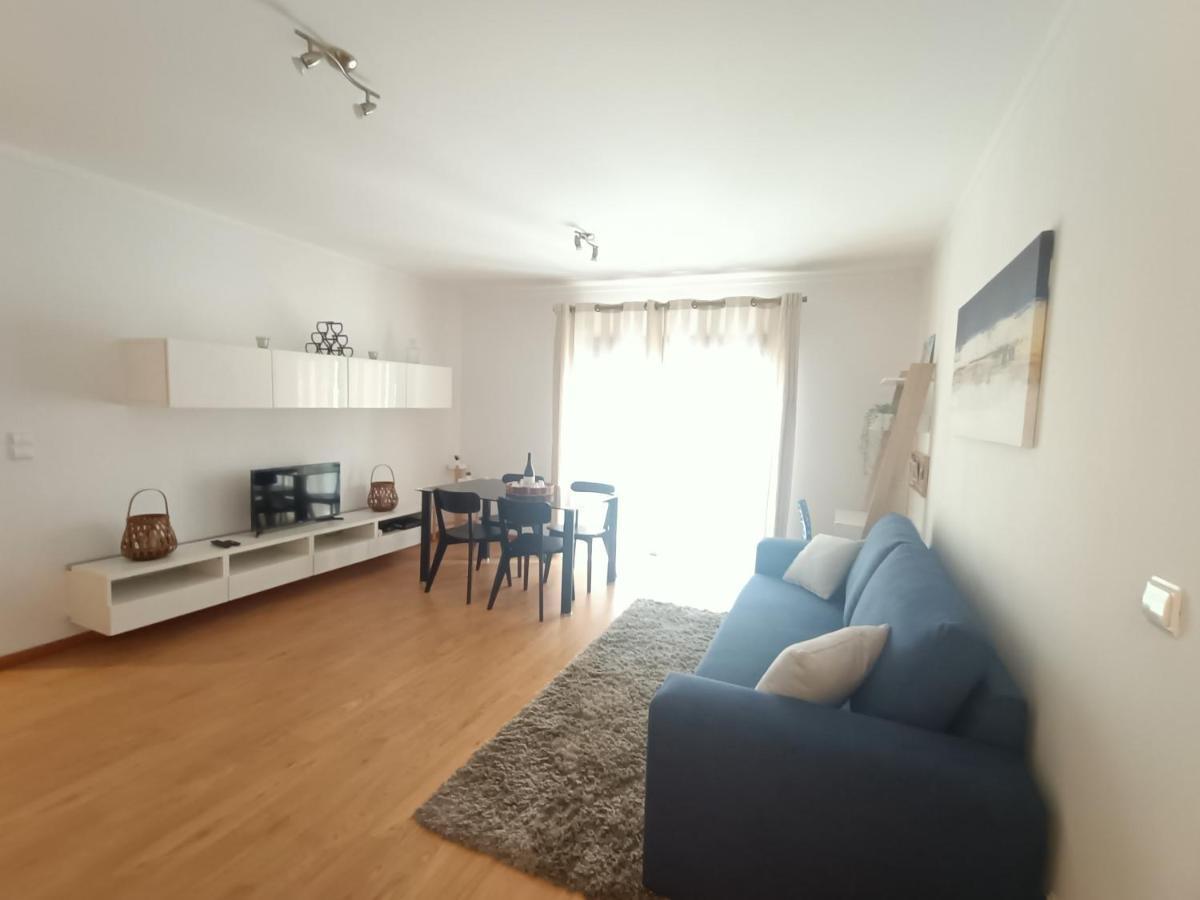 Modern 1Br For 4 - Great For Long Stays, 10 Min To Attractions ヴィラ・ノヴァ・デ・ガイア エクステリア 写真