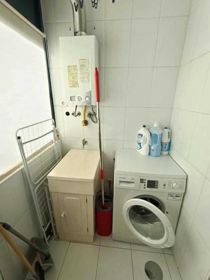Modern 1Br For 4 - Great For Long Stays, 10 Min To Attractions ヴィラ・ノヴァ・デ・ガイア エクステリア 写真