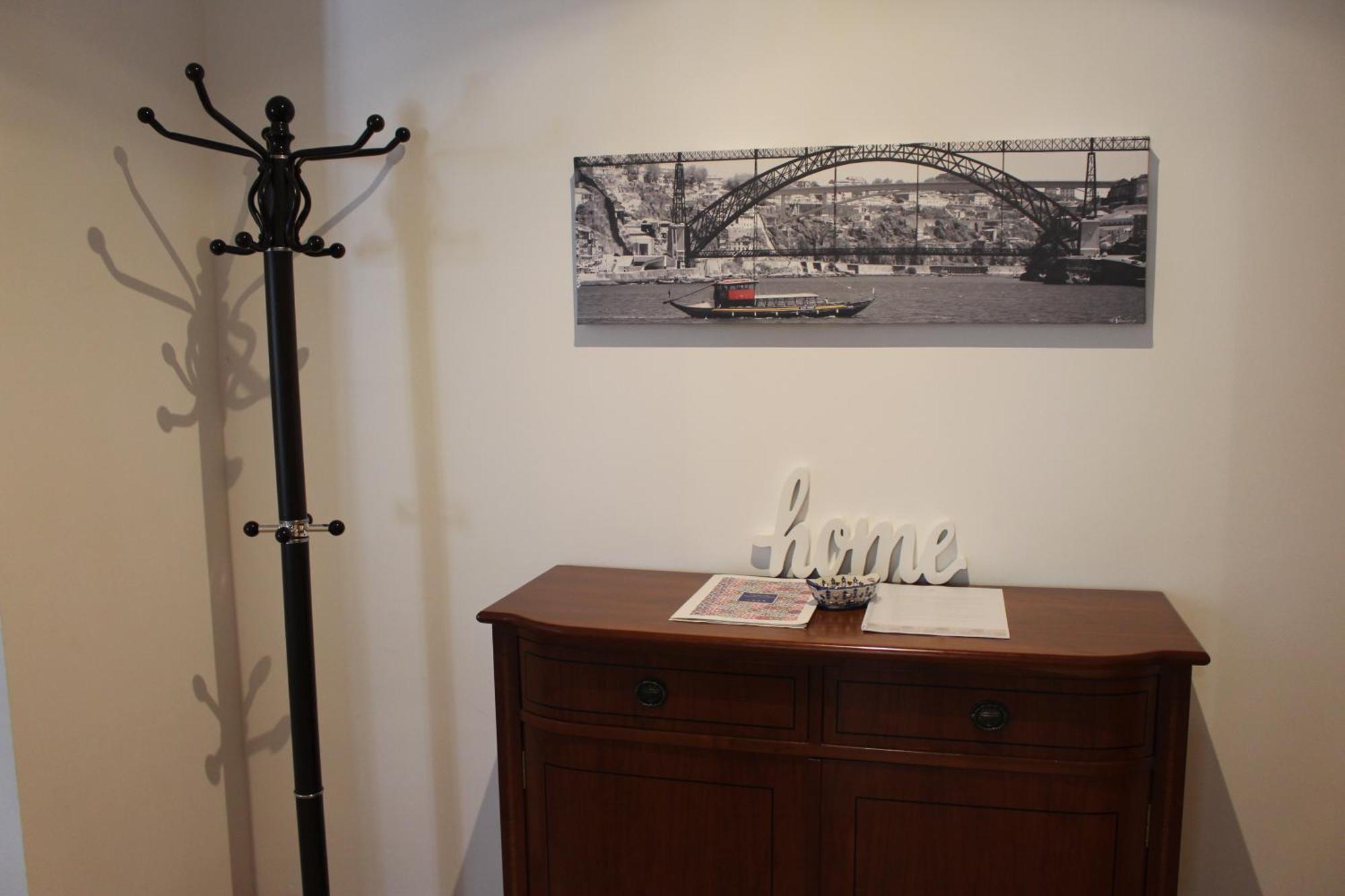 Modern 1Br For 4 - Great For Long Stays, 10 Min To Attractions ヴィラ・ノヴァ・デ・ガイア エクステリア 写真