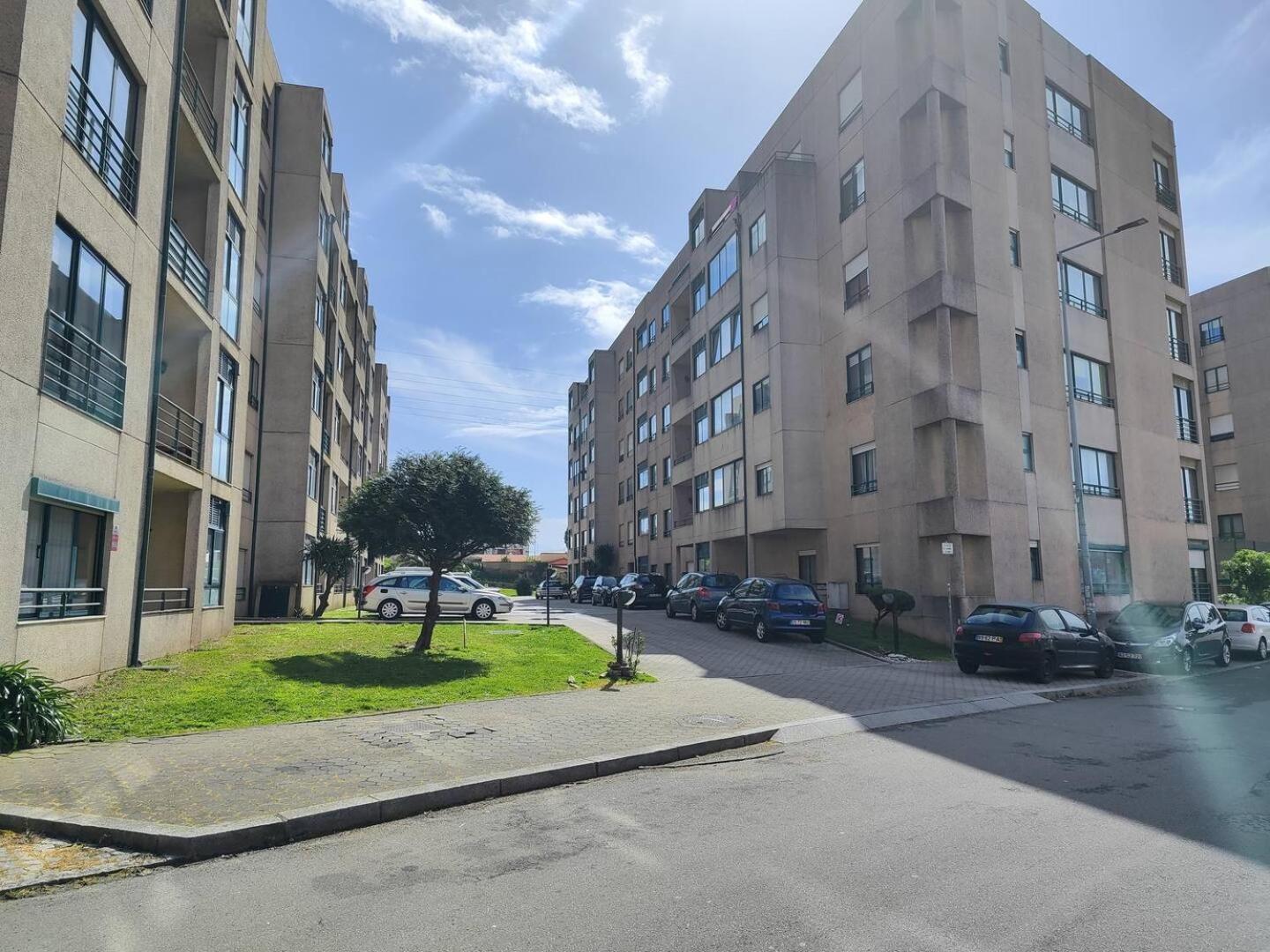 Modern 1Br For 4 - Great For Long Stays, 10 Min To Attractions ヴィラ・ノヴァ・デ・ガイア エクステリア 写真