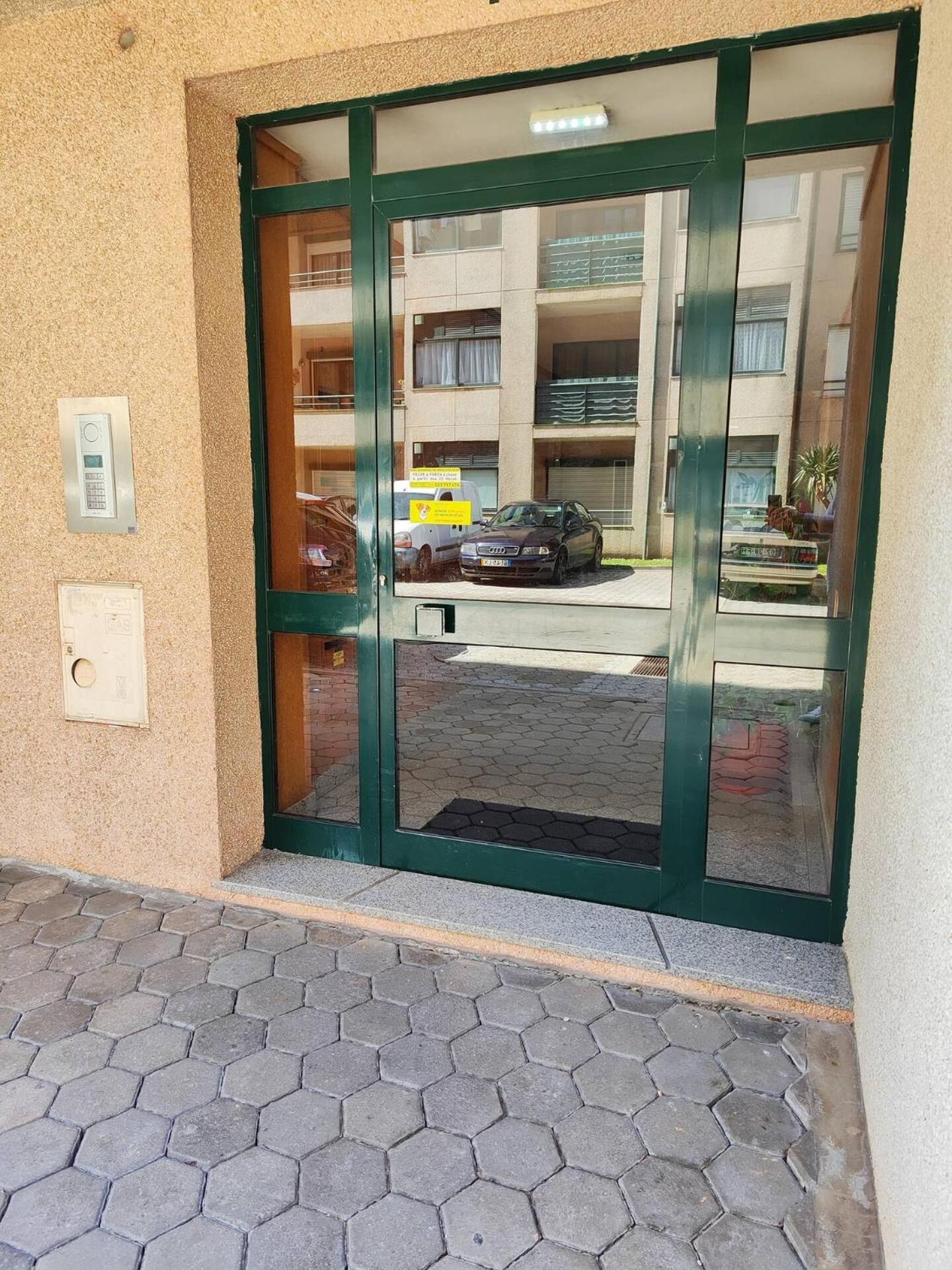 Modern 1Br For 4 - Great For Long Stays, 10 Min To Attractions ヴィラ・ノヴァ・デ・ガイア エクステリア 写真